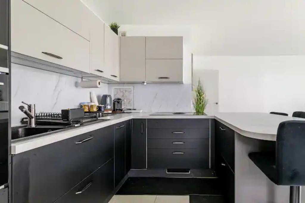 Residence Abraham - Guest Room 1 Ladefense U-Arena #Terasse #Fibre #Netflix Colombes  Exterior photo